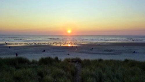 Tiki Escape w/ Amazing Mountain and Marsh Backdrop - Foto 3