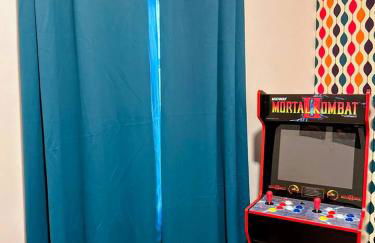 Modern 5BR with Full Kitchen, Game Room, Fenced Yard and BBQ Grill - Foto 35