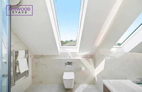 Spacious 4 Bedroom 2 Bath Serviced Home For Contractors & Families with X2 Free Parking Spaces, Fast WiFi - Hosted By Redwood Stays - Foto 23