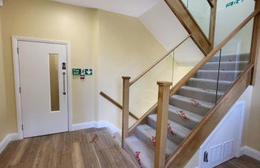 Sands House - luxury modern studios with secure parking in Epsom, Surrey - Photo 9