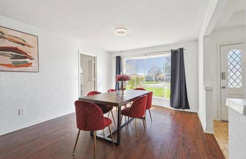 Spacious 4-BR Home Near Allen Outlets & Dining - Foto 8