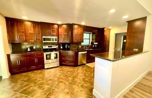 Fayetteville Retreat - Centrally located - Next to Washington Regional Hospital - Photo 21