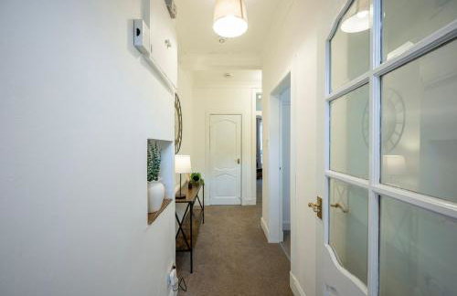 Coastal Nest - Cosy flat in Irvine town centre - 5 minute drive from beach - Foto 13