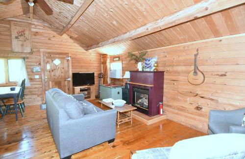 Whispering Hills -- Pet Friendly - Hot Tub - Grill - Wifi - Fire Pit - Covered Porch - Screen Porch - Fireplace - View - Billiard Table - Game room - Foto 7