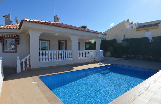 Captivating Villa in Rojales With Swimming Pool - Foto 1