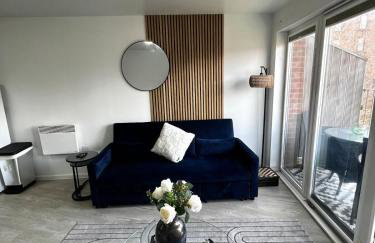 Serene 2-Bed Flat with Canal Views - Coop Live & Ethiad - Foto 2