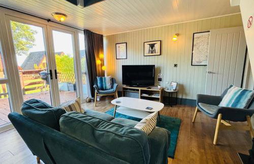 Kingsdowns Top Family Chalet, stunning and cosy interiors, indoor heated pool, mini golf, tennis court, BBQ and beach! - Foto 18