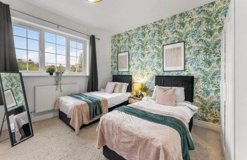 Perfect Booking 4 Bed Home in Cheltenham - Photo 23