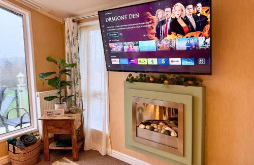 Hot Tub Lodge, Panoramic Views & Free Golf, Dog Friendly - Foto 10