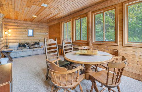 On-Site Trails and Private Beach! Lake Huron Retreat - Foto 10