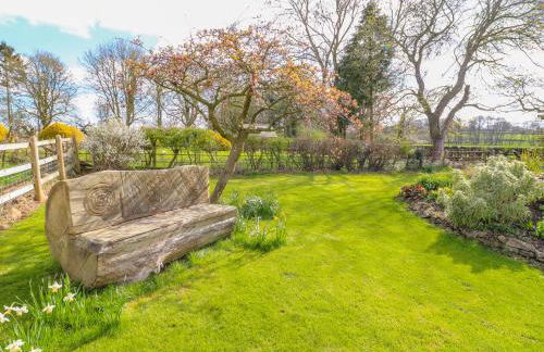 South Lodge - Longford Hall Farm Holiday Cottages - Photo 34