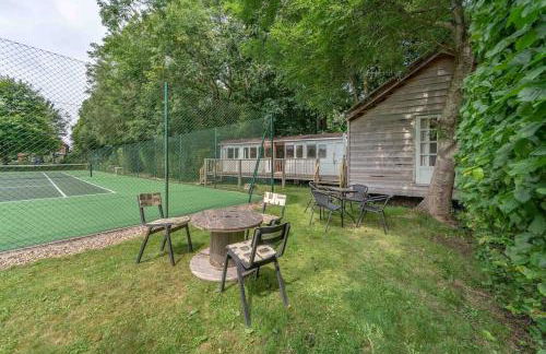 Railway Carriage accommodation with tennis court! - Foto 6