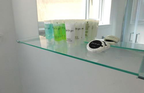 No 3 - Modern Studio Apartment in Lanark Town Centre - Photo 8