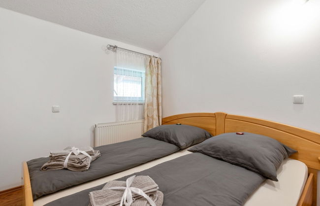 Modern Holiday Home in Pinsdorf With Garden - Photo 2