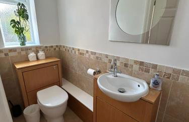 Large 4-bed house for up to 7 guests w 2x parking - Foto 48