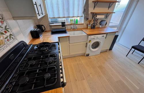 Windsor & Legoland Stay, Slough & Free Parking - Berkshire - Foto 9