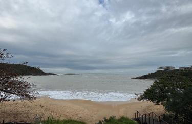 Aconchegante apartamento a 100 mt da Praia da Bacutia - Foto 4