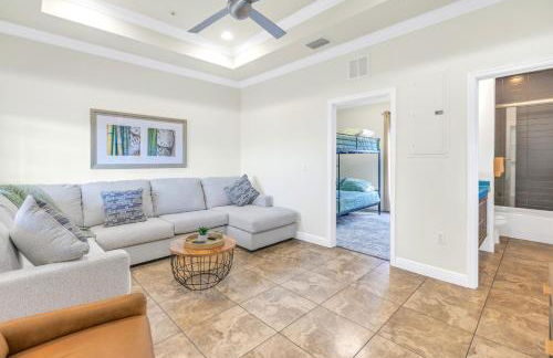 New! Remodeled, Pool-Side, 1-min to Beach Path! - Foto 45