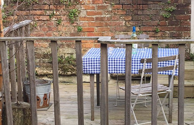 The Cottage Next Door - Photo 12