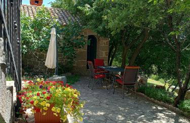 Traditional Stone House Adrian - Photo 3