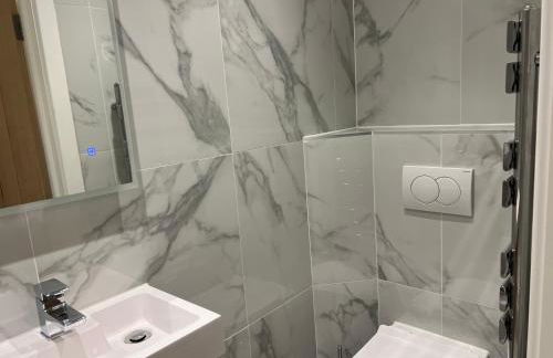 Moonlight Lodge - 4 bedroom Barn with Hot Tub! - Foto 4