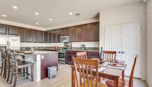 Large Menifee Home: 1 Block to Neighborhood Park! - Foto 2