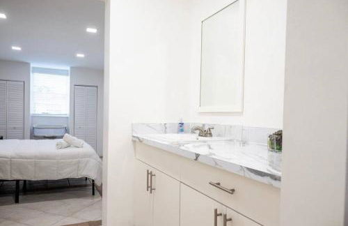 Coral Gables Home with POOL Near Airport. King beds - Foto 15