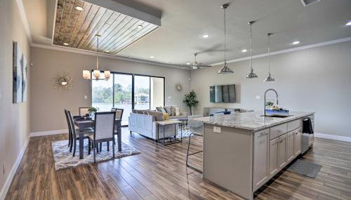 Elegant Lake Conroe Townhome with Boat Slip! - Foto 3