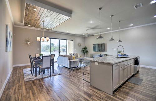 Elegant Lake Conroe Townhome with Boat Slip! - Foto 3