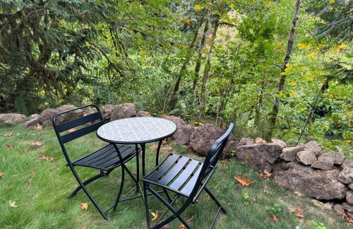 Enchanted Hollow- Cozy, Romantic Woodland Getaway - Photo 80