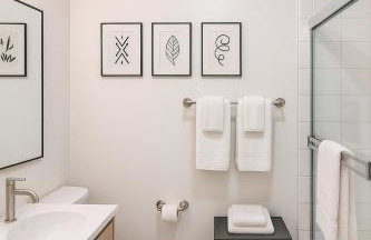 Holiday in LA- Koreatown Retreat with Free Parking, Pool and Sauna - Photo 6