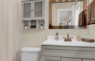 2BR 2BA Cozy Bungalow with Backyard in Montclaire - Zilker Area - Foto 8