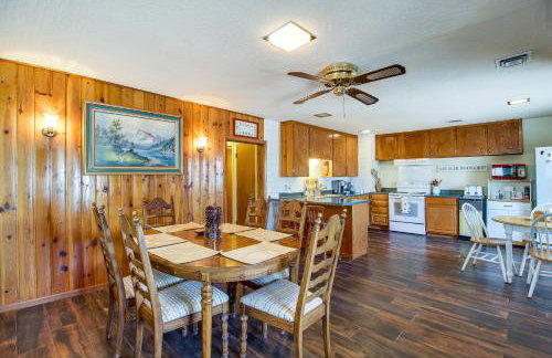 Furnished Porch and Gas Grill Lakeside Cottage Stay - Foto 7