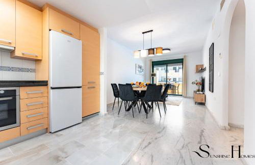 Elegant 2 Bed 2 Bath Apartment, Pool, Views, Parking - Foto 16