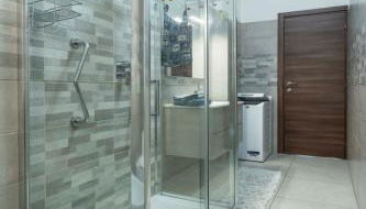 Little's Venaria - Photo 3, Shower