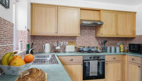 3 BR 6 Beds 3 Bath Garden Parking Heathrow 15 min Windsor & Legoland - Foto 3, stove, toaster