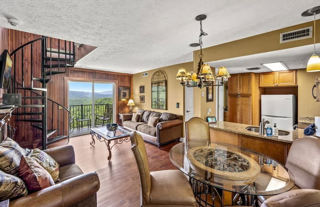 Sleeps 4 Hot Tub Indoor Pool Mountain Views - Photo 1