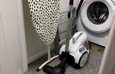 Briants, for Families & Contractors - Free Parking - Photo 40