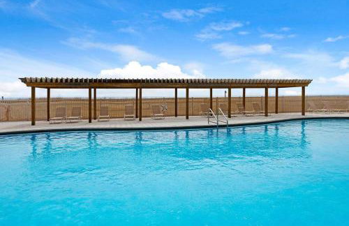 Fun cozy beach retreat! Steps to beach, heated pool & pickleball - Foto 28