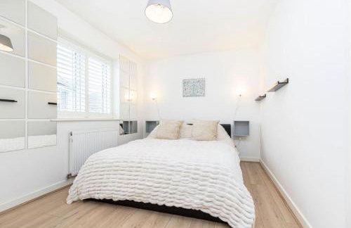 CHERRY MEWS by BOURNECOAST - A Detached Holiday Home with Parking and a Garden - HB7358 - Foto 12