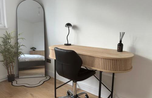 Modern Home with Games Room, Watford - Foto 19