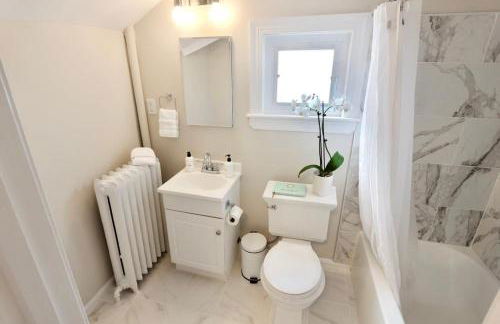 New Cabin in the Clouds Easy Downtown Access with Parking - 1 bedroom - Foto 15