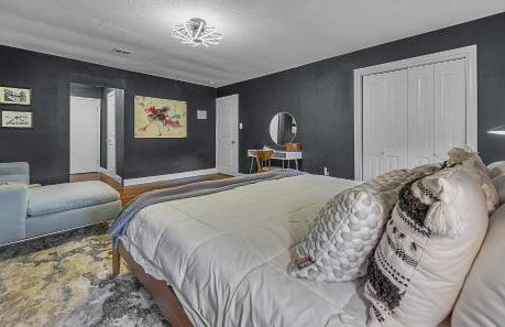 New-The Mod Poppy Large home 10 minutes from it all - Photo 22