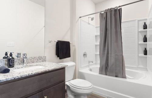 3BR King Bed Balcony North Raleigh - Foto 13