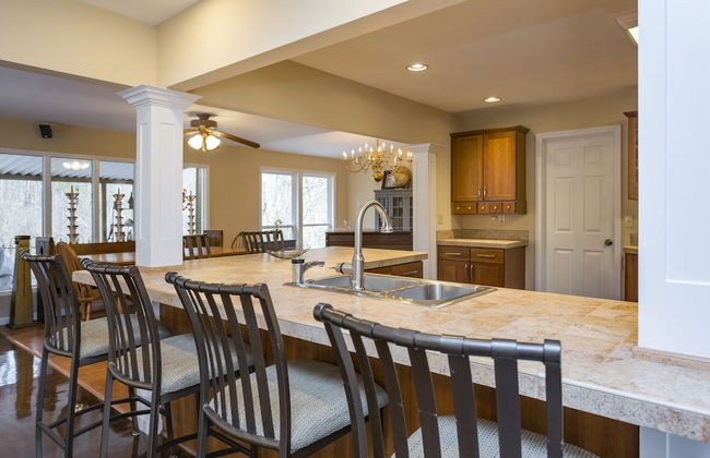 Grand Dream Vacation Home in Nashville 7+ beds! - Photo 13