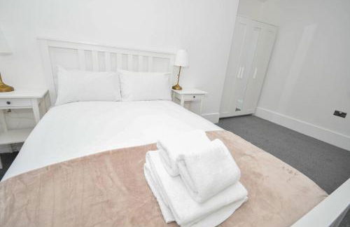 Modern 1 Bedroom Apartment in Morley with Parking - Foto 42