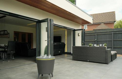 Modern Spacious House - Sleeps 16, Free Parking, Sun Terrace - Foto 37