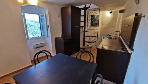 A stone tower 1 - Foto 5