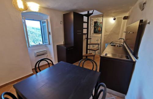 A stone tower 1 - Foto 5