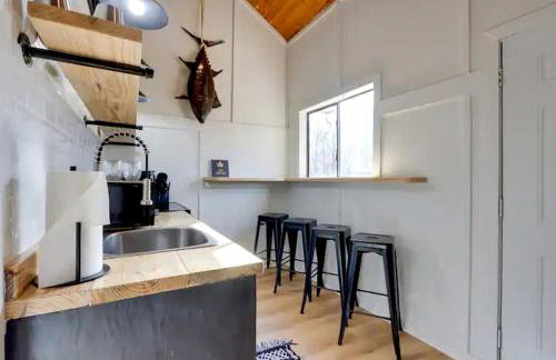 Peaceful Woodland Cabin with Screened Porch & Arcade Near Siloam Springs City Lake, Gentry, AR - Foto 20